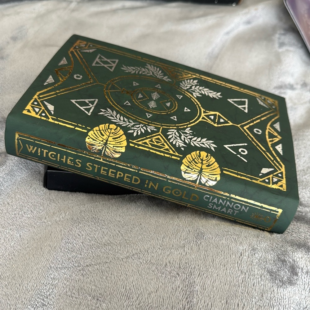 Fairyloot edition Witches steeped in gold by Ciannon Smart